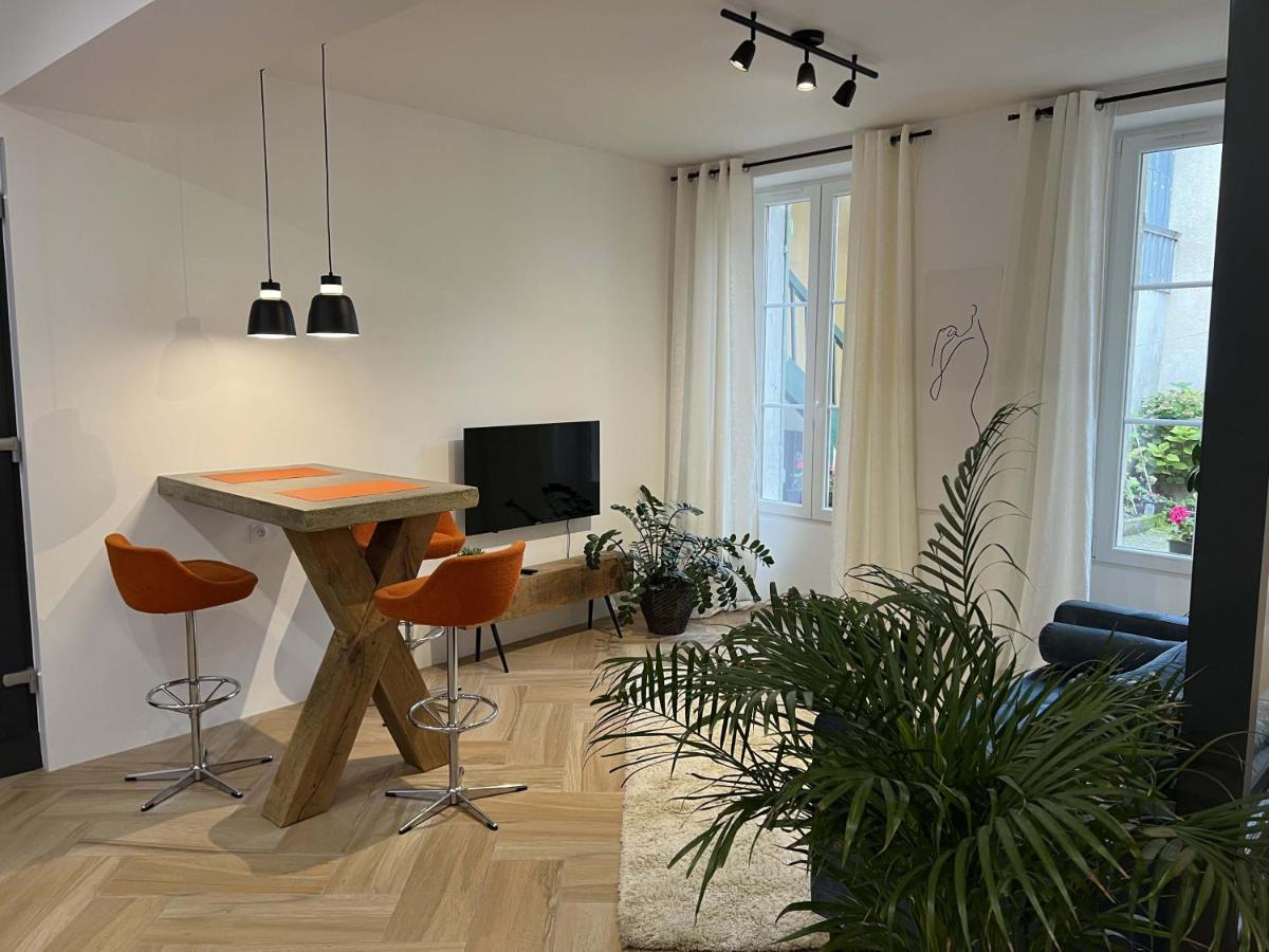 Bel Appartement Au Centre Du Vieux Joigny Exterior foto
