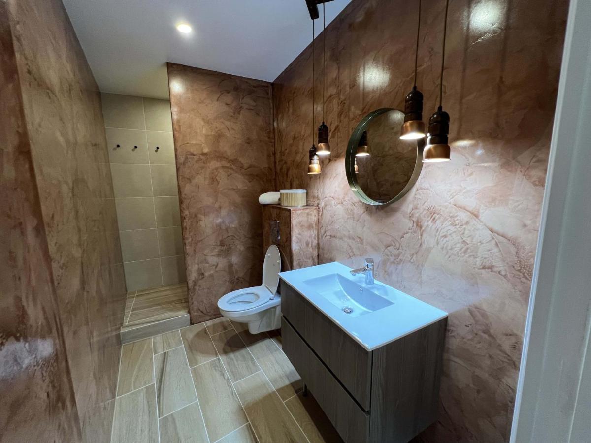 Bel Appartement Au Centre Du Vieux Joigny Exterior foto